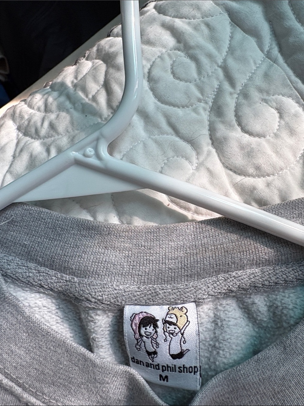 Women's Gray Graphic Crewneck Sweatshirt - Unbranded - Picture 3 of 3